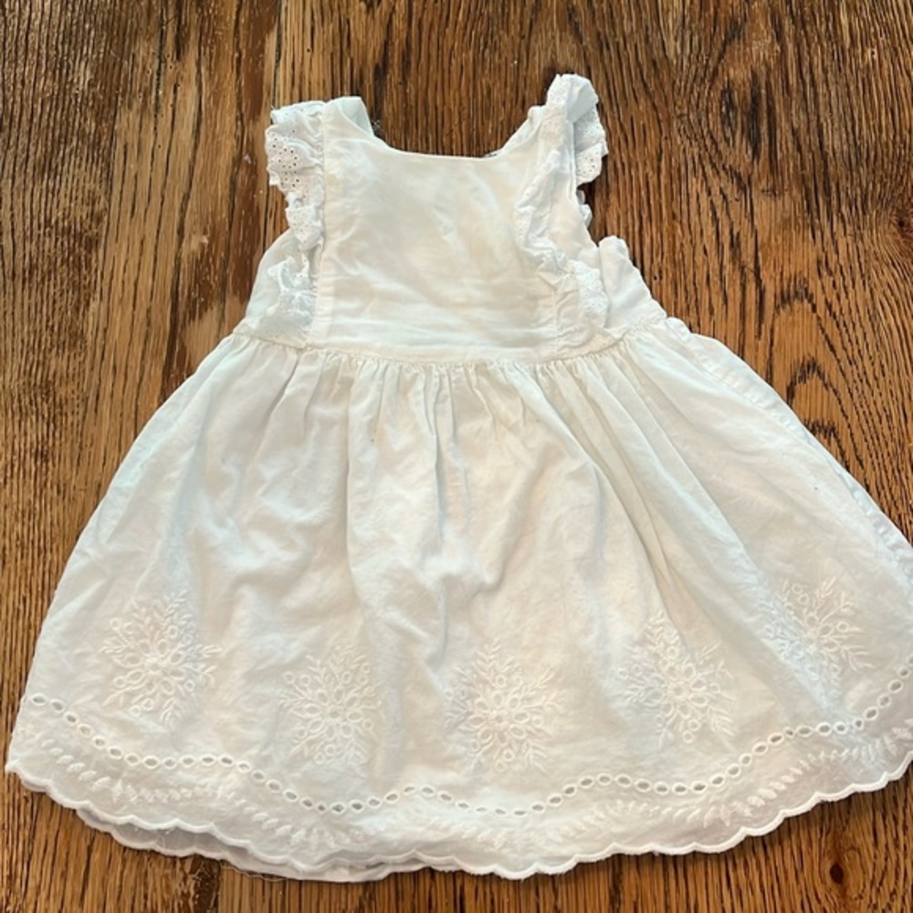 WHITE COTTON EMBROIDERED DRESS - SIZE 18M